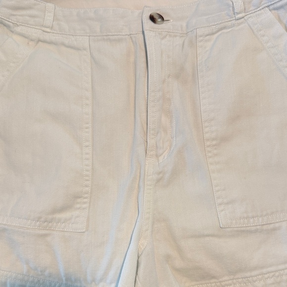 Women's Size 4 Universal Thread White Casual Shorts - Picture 2 of 4